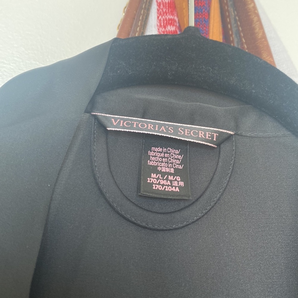 🔥never worn Victoria’s Secret black flutter sleeve robe🔥 - Picture 2 of 4